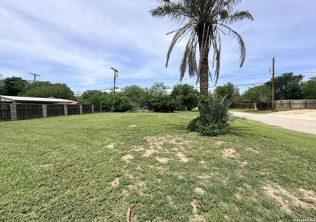 3rd image of 600 Crouch Ave, Devine, TX 78016 | MLS# 1994518