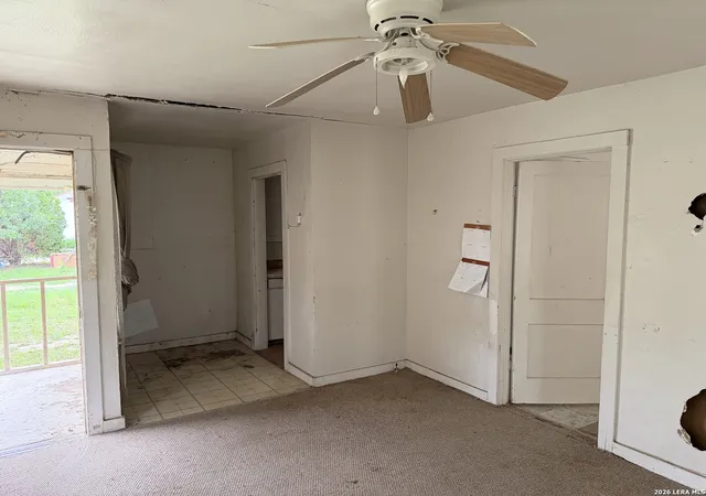 5th image of 600 Crouch Ave, Devine, TX 78016 | MLS# 1994518