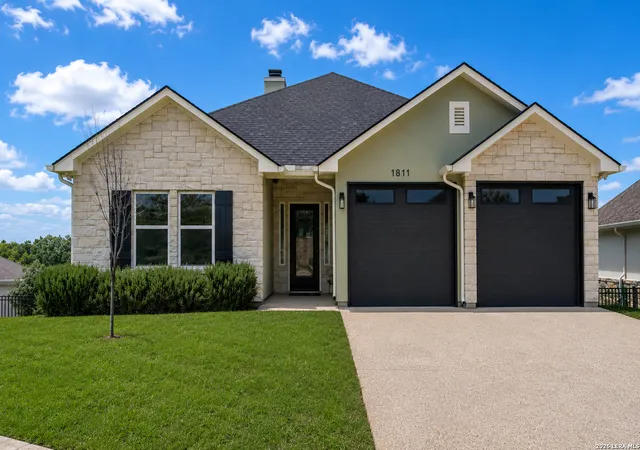 Homes for sale in Kerrville, TX | 1811 Chateau Lane, Kerrville, TX 78028 | MLS# 1994658