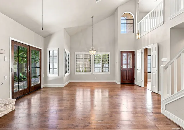 Photo 4 of Single family home for sale at 28 Courtside Cir, San Antonio, TX 78216 | MLS# 1994678 | Listing updated on 2026-09-14