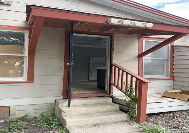 Photo 3 of Multi family home for sale at 2826 Roselawn Rd, San Antonio, TX 78226 | MLS# 1994688 | Listing updated on 2026-08-21