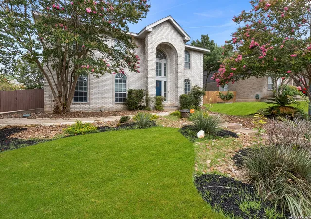 2nd image of 815 Stoneway Dr, San Antonio, TX 78258 | MLS# 1994696