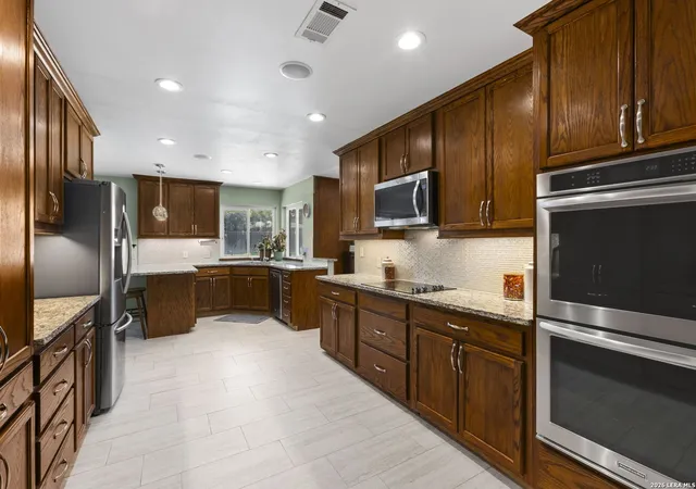 Photo 4 of Single family home for sale at 421 Windcrest Dr, Windcrest, TX 78239 | MLS# 1994758 | Listing updated on 2026-09-29