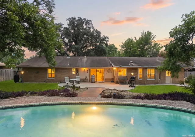 2nd image of 421 Windcrest Dr, Windcrest, TX 78239 | MLS# 1994758