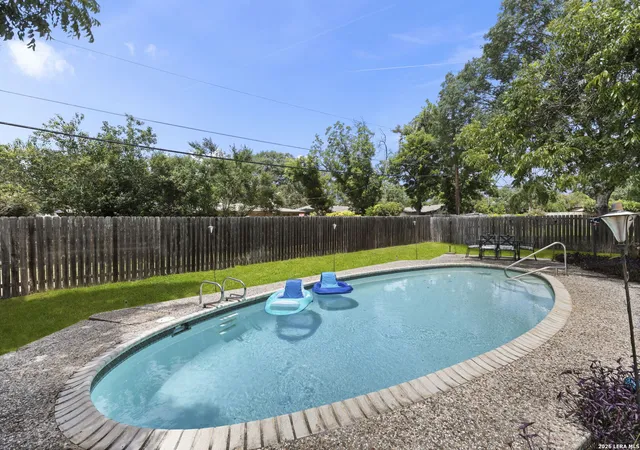 Photo 3 of Single family home for sale at 421 Windcrest Dr, Windcrest, TX 78239 | MLS# 1994758 | Listing updated on 2026-09-29