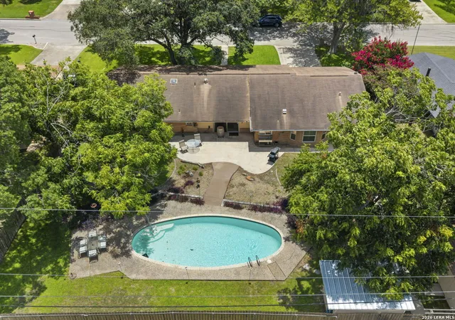 3rd image of 421 Windcrest Dr, Windcrest, TX 78239 | MLS# 1994758