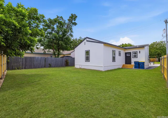 25th image of 733 E Walnut St, Seguin, TX 78155 | MLS# 1994769
