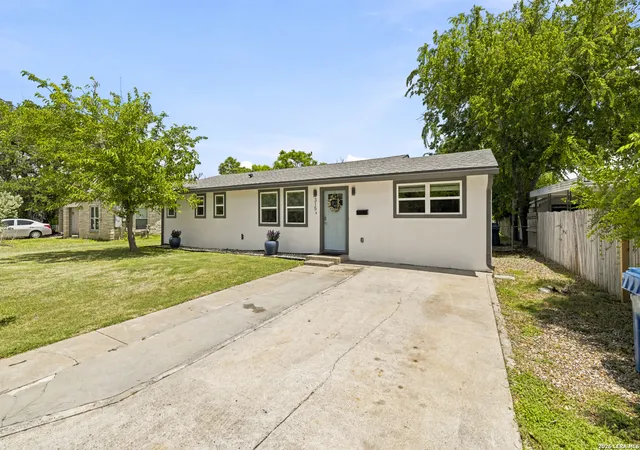 Homes for sale in Kerrville, TX | 315 Mimosa St, Kerrville, TX 78028 | MLS# 1994782