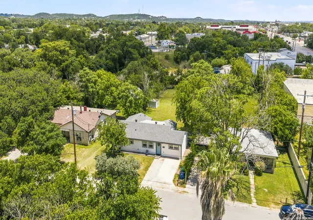 3rd image of 315 Mimosa St, Kerrville, TX 78028 | MLS# 1994782