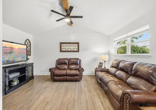 5th image of 315 Mimosa St, Kerrville, TX 78028 | MLS# 1994782