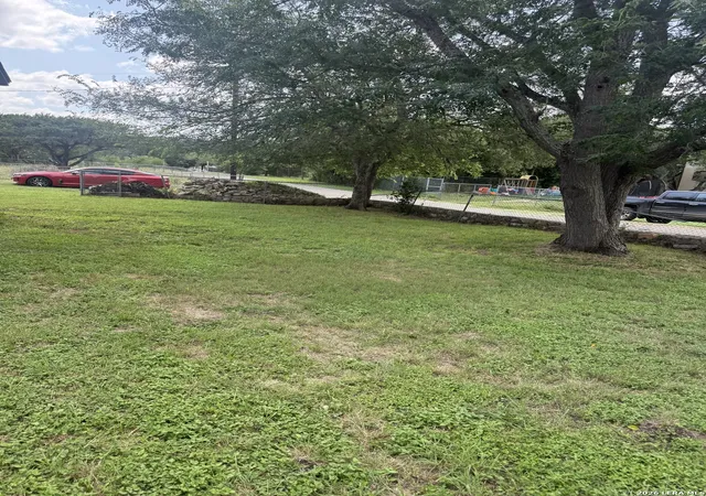2nd image of 149 Live Oak Ln, Lakehills, TX 78063 | MLS# 1994794