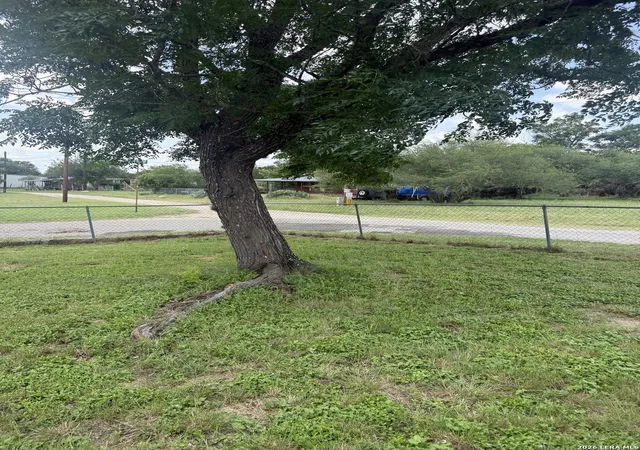 3rd image of 149 Live Oak Ln, Lakehills, TX 78063 | MLS# 1994794