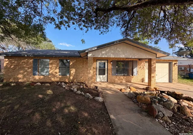 Homes for sale in Floresville, TX | 1308 Longhorn Dr, Floresville, TX 78114 | MLS# 1994820