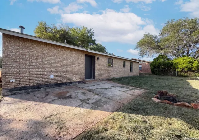 Homes for sale in Floresville, TX | 1308 Longhorn Dr, Floresville, TX 78114 | MLS# 1994820