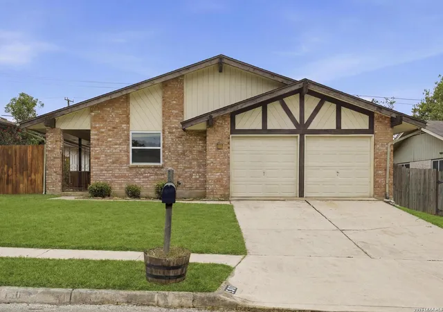 Homes for sale in Universal City, TX | 130 Bolerio Dr, Universal City, TX 78148 | MLS# 1994832