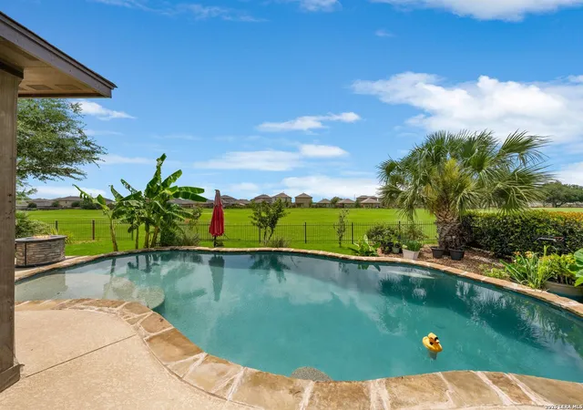 Photo 1 of Single family home for sale at 121 Fairway Dr, Floresville, TX 78114 | MLS# 1994874 | Listing updated on 2026-09-14