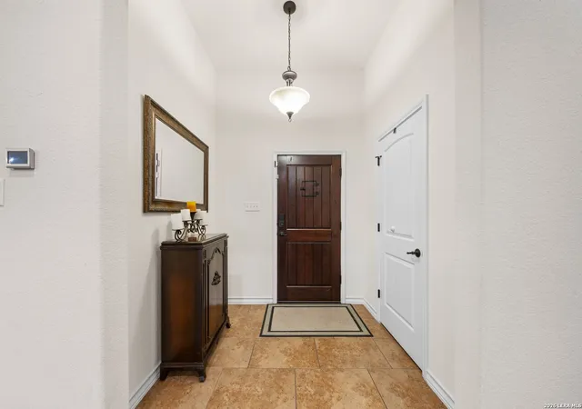 5th image of 121 Fairway Dr, Floresville, TX 78114 | MLS# 1994874