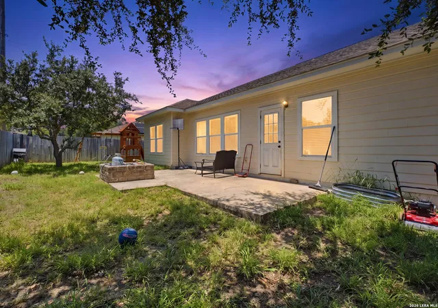 Homes for sale in Devine, TX | 313 Howard Dr, Devine, TX 78016 | MLS# 1994905