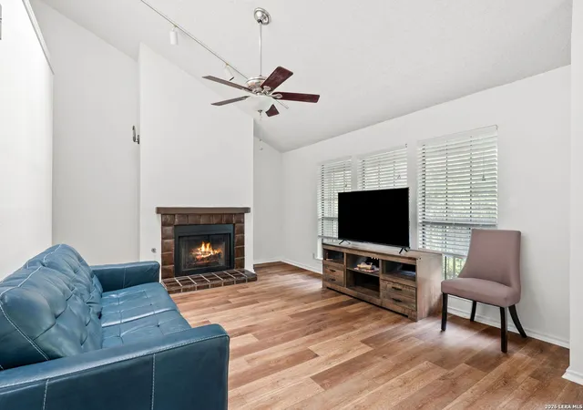 Listing Photo 3 - Condo for sale in building located at 8611 Datapoint Dr, San Antonio, TX 78229 - Unit #74