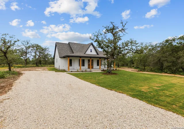 Homes for sale in La Vernia, TX | 108 Syrah St, La Vernia, TX 78121 | MLS# 1995010