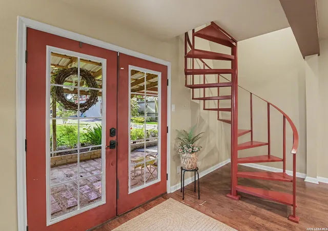 Photo 3 of Single family home for sale at 898 Buerger Ln, Seguin, TX 78155 | MLS# 1995089 | Listing updated on 2026-08-18