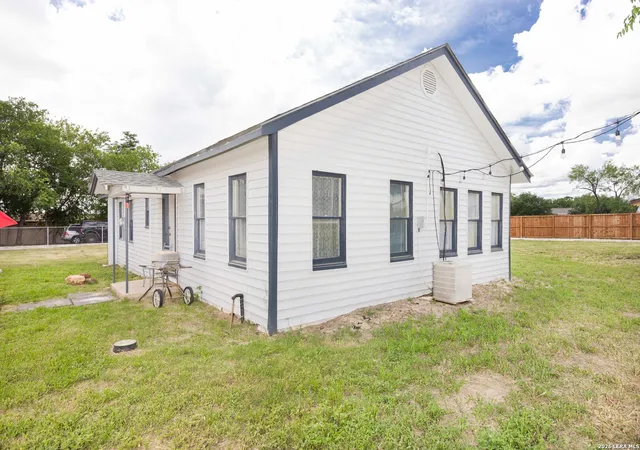 Homes for sale in Devine, TX | 523b Rossville, Devine, TX 78016 | MLS# 1995114