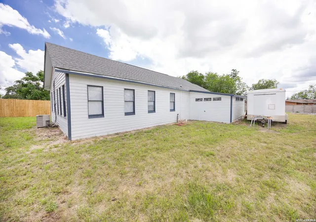 Homes for sale in Devine, TX | 523B Rossville, Devine, TX 78016 | MLS# 1995114