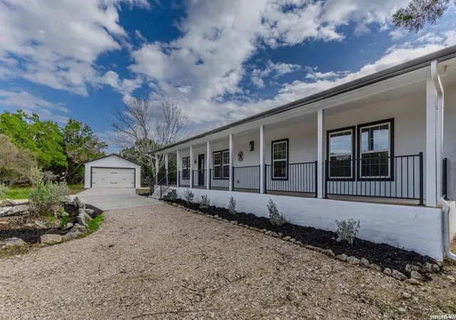 3rd image of 1620 Green Meadow Ln, Spring Branch, TX 78070 | MLS# 1995118