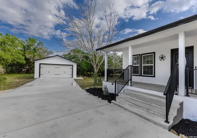 4th image of 1620 Green Meadow Ln, Spring Branch, TX 78070 | MLS# 1995118