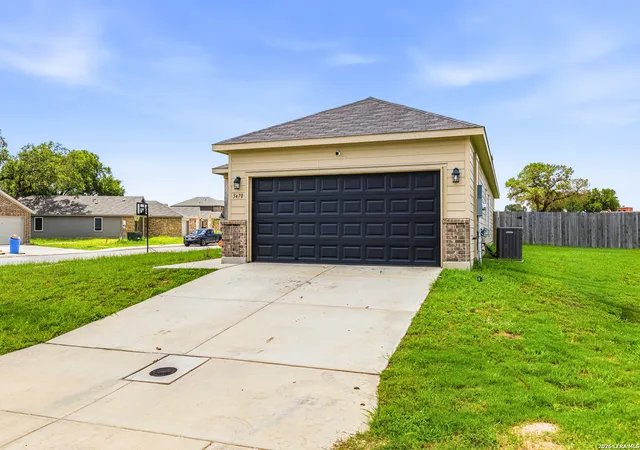 Photo 3 of Sale Pending at 3470 Mccrae Xing, San Antonio, TX 78264 | MLS# 1995119 | Listing updated on 2026-08-19
