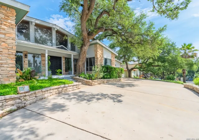 Photo 3 of Single family home for sale at 3223 Old Blue Ridge St, San Antonio, TX 78230 | MLS# 1995155 | Listing updated on 2026-08-07