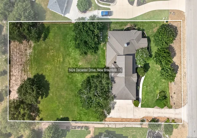 Photo 3 of Single family home for sale at 1424 Decanter Dr, New Braunfels, TX 78132 | MLS# 1995203 | Listing updated on 2026-09-19