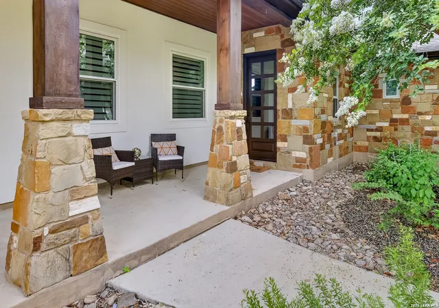 Photo 3 of Single family home for sale at 1424 Decanter Dr, New Braunfels, TX 78132 | MLS# 1995203 | Listing updated on 2026-09-19