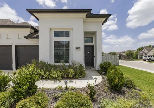 Photo 2 of Single family home for sale at 667 Arroyo Sierra, New Braunfels, TX 78130 | MLS# 1995258 | Listing updated on 2026-09-16