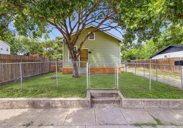 2nd image of 117 Odis, San Antonio, TX 78204 | MLS# 1995284