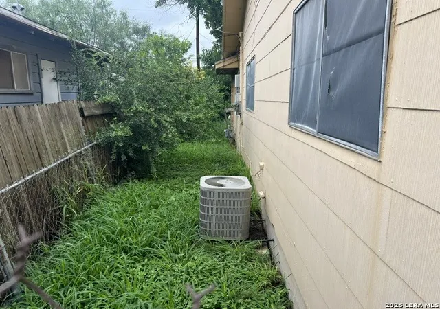 Photo 4 of Sale Pending at 8614 Wilma Jean Dr, San Antonio, TX 78224 | MLS# 1995299 | Listing updated on 2026-08-17