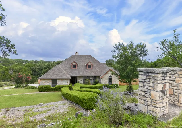 Photo 2 of Single family home for sale at 1256 Highland Terrace Dr, Canyon Lake, TX 78133 | MLS# 1995305 | Listing updated on 2026-10-16