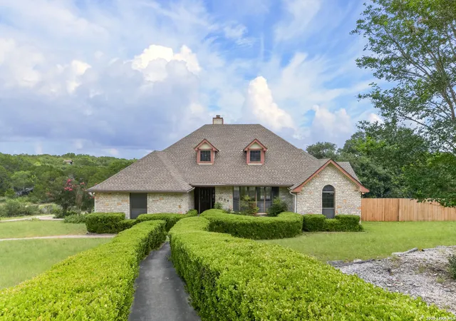 Photo 3 of Single family home for sale at 1256 Highland Terrace Dr, Canyon Lake, TX 78133 | MLS# 1995305 | Listing updated on 2026-10-16