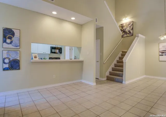 Listing Photo 4 - Condo for sale in building located at 157 Chapel Hl Cir, San Antonio, TX 78240 - Unit #157