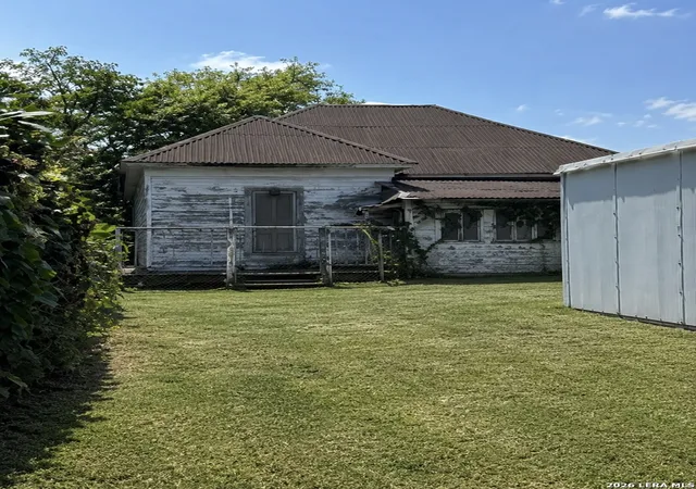 Photo 3 of Single family home for sale at 428 N Pine St, San Antonio, TX 78202 | MLS# 1995443 | Listing updated on 2026-07-07