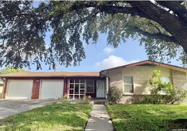 Homes for sale in Beeville, TX | 909 Toledo St, Beeville, TX 78102 | MLS# 1995490