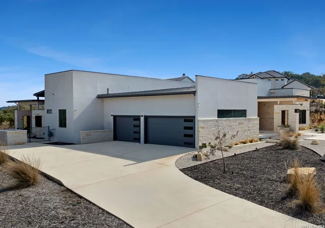 2nd image of 24108 Tres Arroyos, San Antonio, TX 78255 | MLS# 1995514