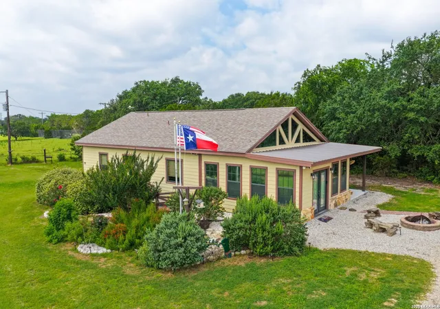 Homes for sale in Bandera, TX | 1355 Broad Oak Dr, Bandera, TX 78003 | MLS# 1995529