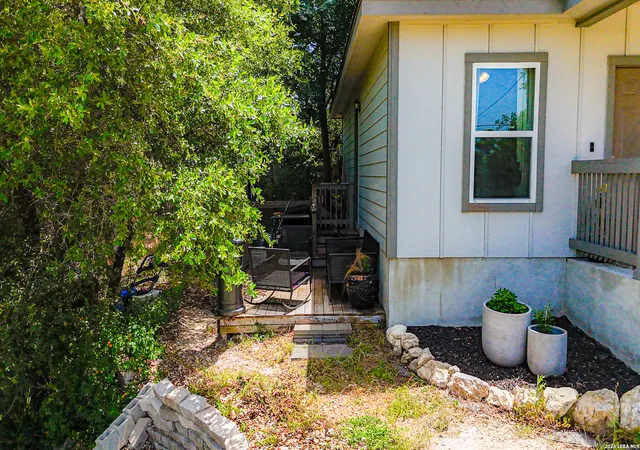 4th image of 1260 Mountain View Dr, Canyon Lake, TX 78133 | MLS# 1995714