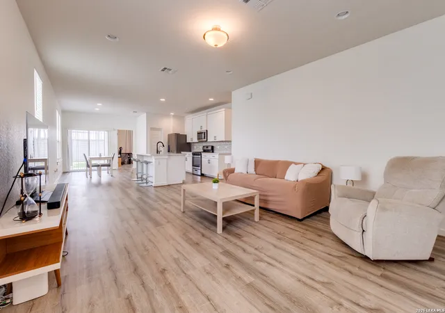 Photo 4 of Single family home for sale at 15054 Palm Desert Ct, San Antonio, TX 78217 | MLS# 1995720 | Listing updated on 2026-09-15