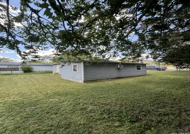 Homes for sale in Floresville, TX | 904 Pine St, Floresville, TX 78114 | MLS# 1995725