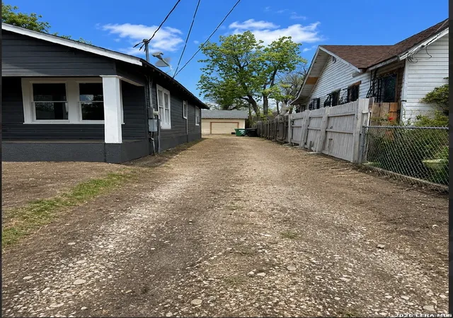 Photo 3 of Sale Pending at 723 Waverly Ave, San Antonio, TX 78201 | MLS# 1995785 | Listing updated on 2026-08-20