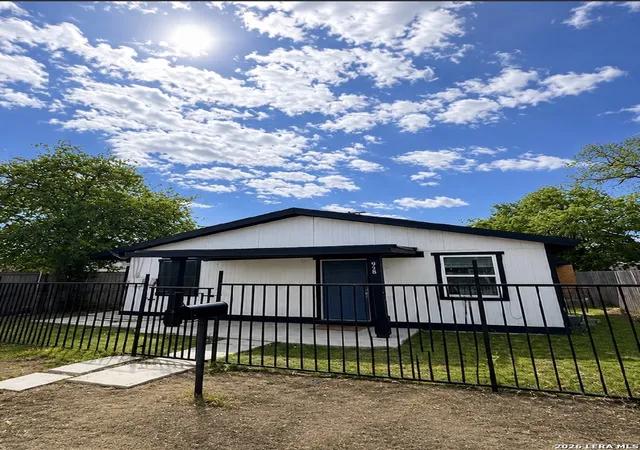 Photo 1 of Single family home for sale at 915 N San Marcos, San Antonio, TX 78207 | MLS# 1995788 | Listing updated on 2026-08-29