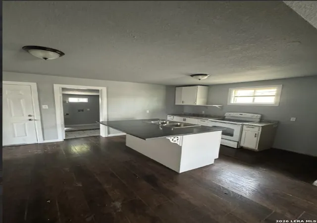 Photo 3 of Single family home for sale at 915 N San Marcos, San Antonio, TX 78207 | MLS# 1995788 | Listing updated on 2026-08-29