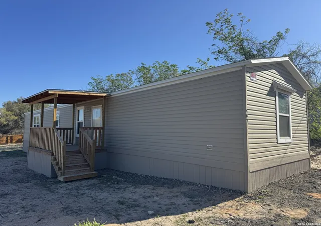 Photo 3 of Sale Pending at 467 Duke Rd, San Antonio, TX 78264 | MLS# 1995841 | Listing updated on 2026-08-24
